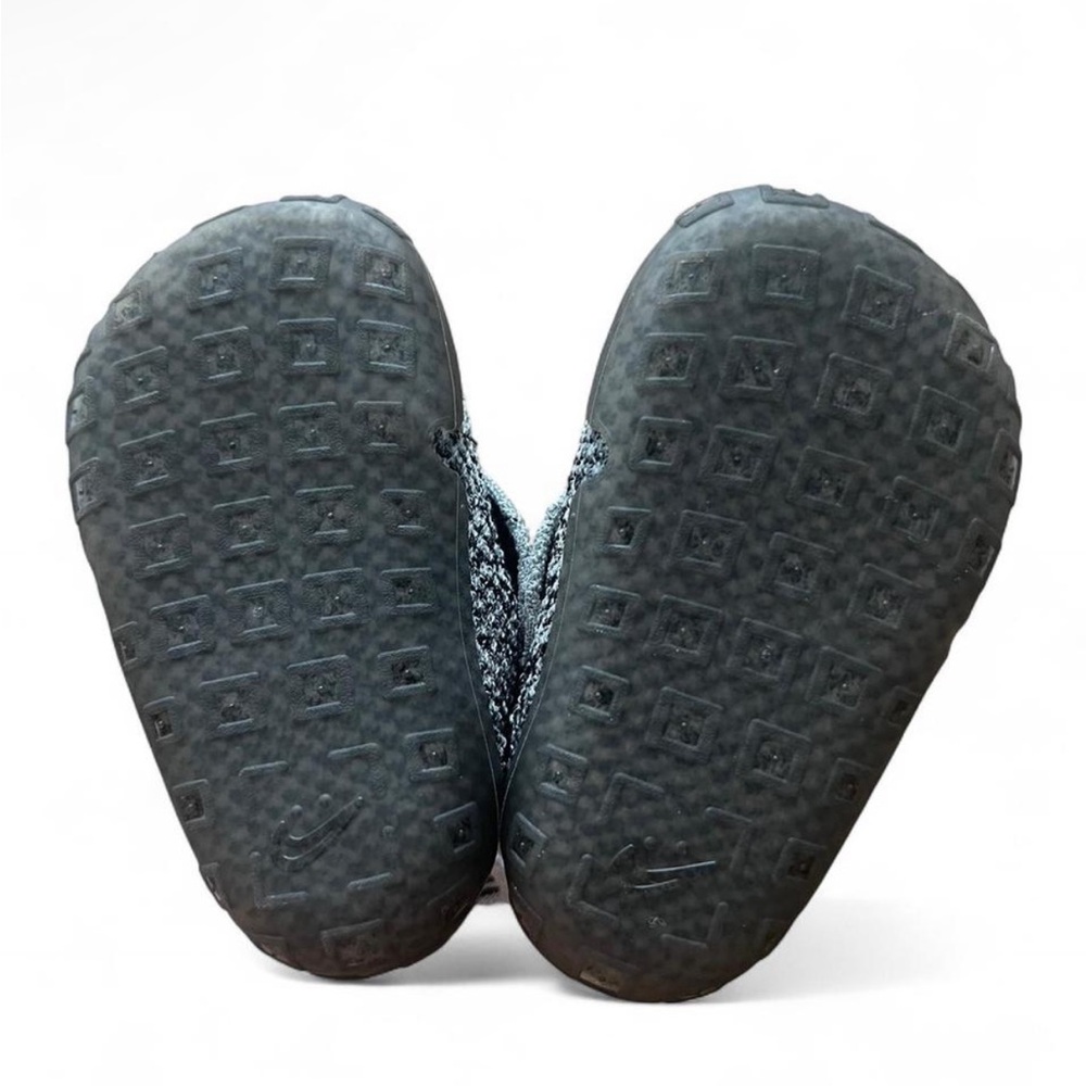 Nike Toddler Knit Slip-On Sneakers in Gray and Black - Picture 3 of 4